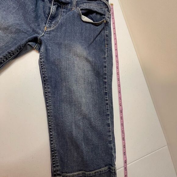 Tahari medium wash denim capris size 12 - Picture 5 of 5